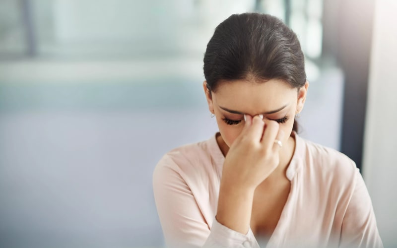 O fator estresse pode ser gatilho comum para a acne na mulher adulta.